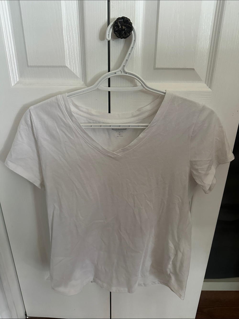Women's White V-Neck Short Sleeve Tee